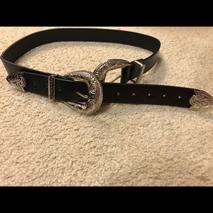 BLACK BUCKLE BELT